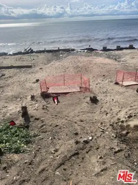 Las Tunas Beach Re-build Opportunity