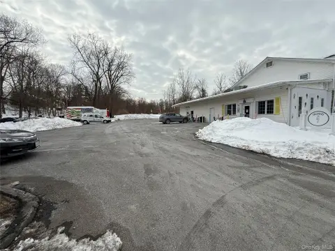 Corner Commercial Space Near Lake