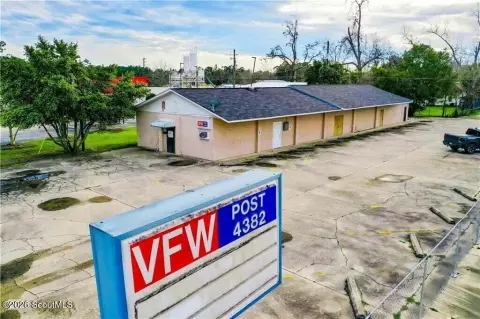 Bar Property With Open Space