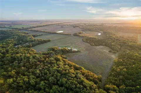 Versatile Land Near Honey Grove