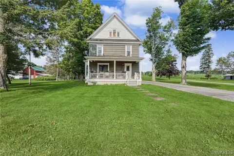Upper/Lower Duplex with Two Bedrooms Per Unit