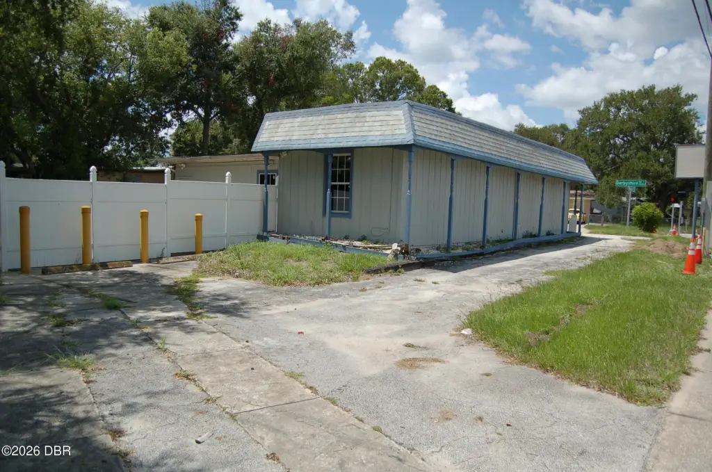 759 Derbyshire Rd, Daytona Beach, FL 32114