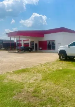 Okolona Commercial Property with Bays