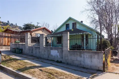 Los Angeles Duplex with Bungalow