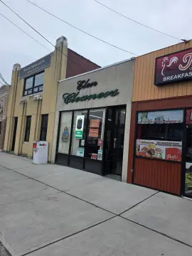 Retail Store in Lindenhurst, NY