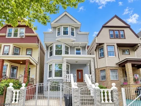 3-Unit Triplex with Patio