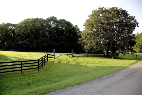 Scenic Pasture Homesite Near Memphis