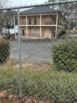 Vacant Office Building on 0.48AC