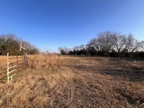 Land in Trenton, Texas