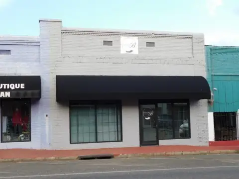 Downtown Commercial Building in Springhill