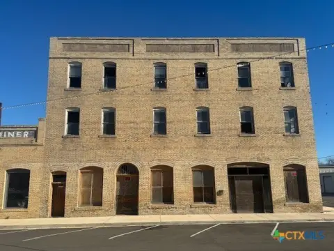 Historic Pines Hotel in Smithville