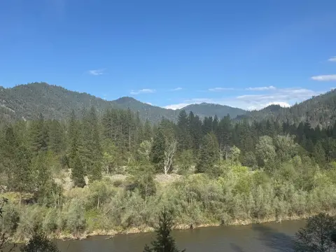 Klamath River Unimproved Land