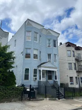 6-Unit Apartment Building
