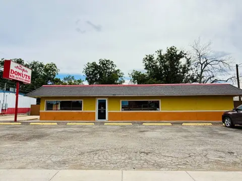 Equipped Restaurant Building
