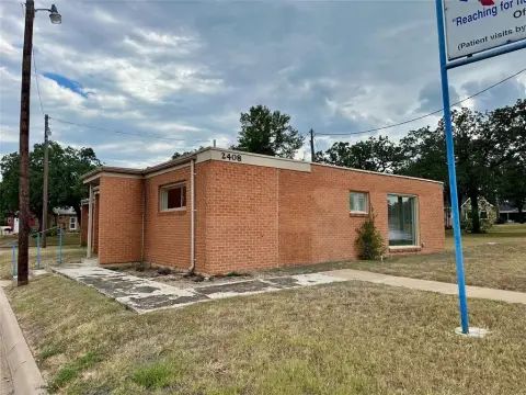 Coggin Avenue Commercial Building