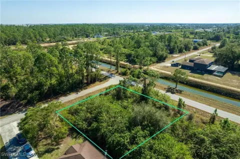Residential Lot in Alva, FL
