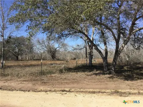 Gonzales, TX 1.7-Acre Land Tract