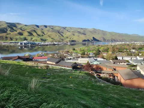 Clarkston Land with River Views