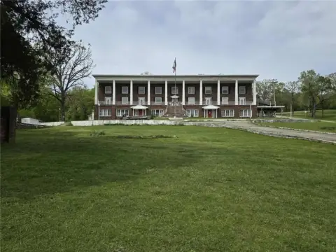 Historic Building Near Lake Taneycomo