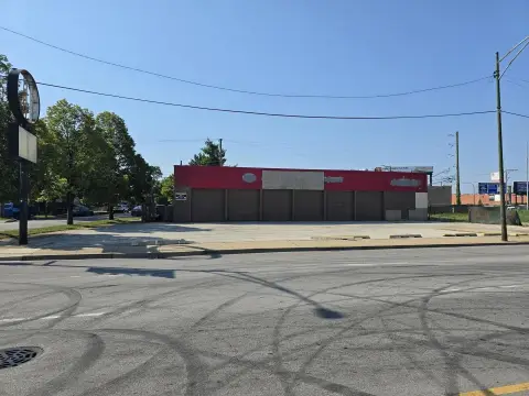 Chicago Commercial Building on Archer