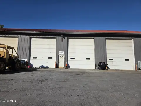 Flex Building with Garage Bays