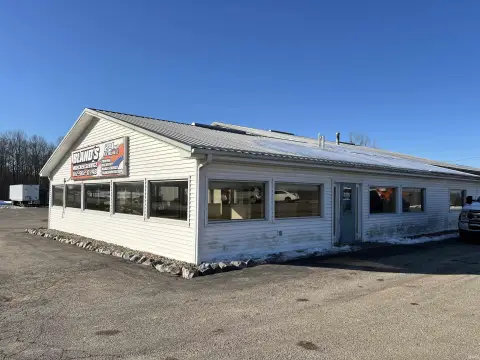 Versatile Retail and Warehouse Space