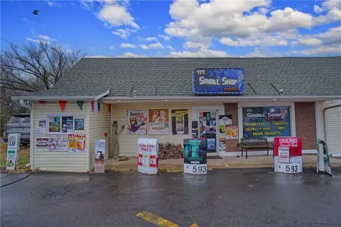 Retail Storefront with Highway Frontage