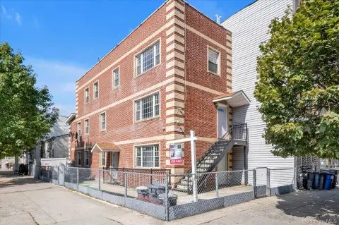 Modern Brooklyn Triplex with Parking