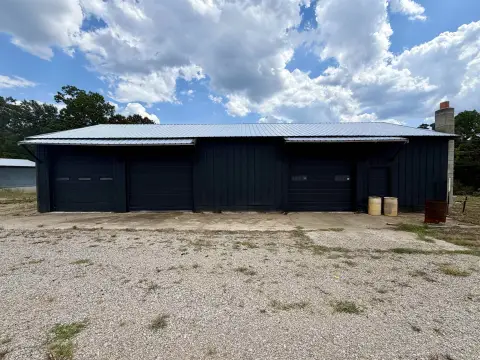 Automotive Service Facility with Garage Bays