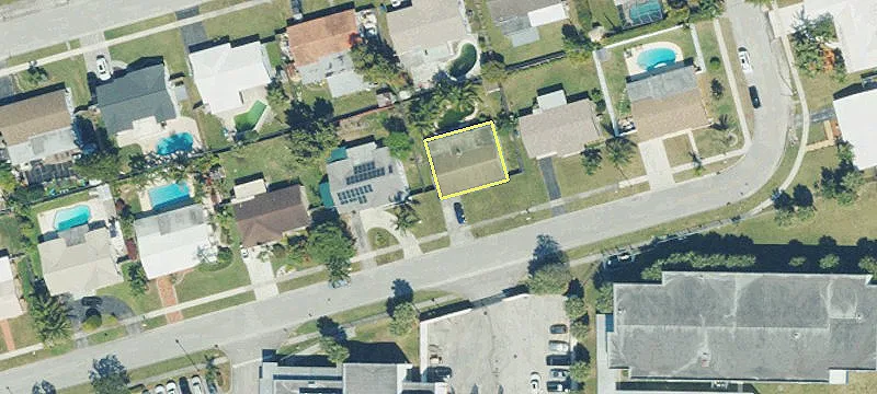 Retail Spaces on 441 Available
