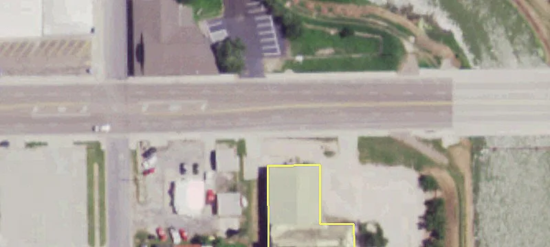 Versatile Commercial Building in Mercedes