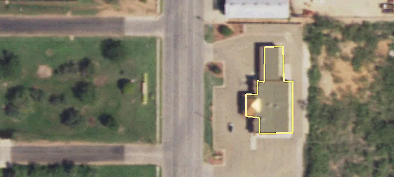 Commercial Property with Spacious Interior