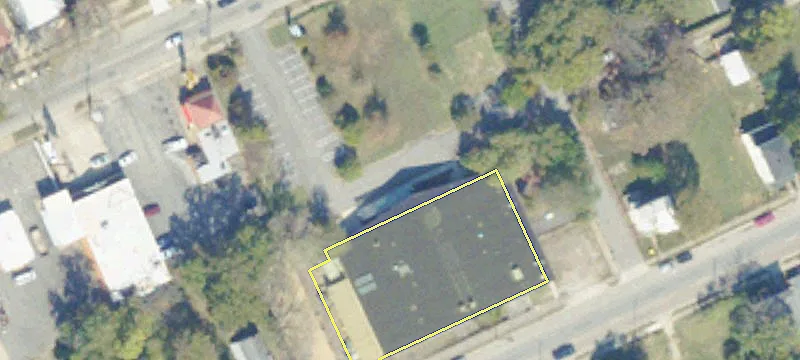 Versatile Commercial Building in Petersburg