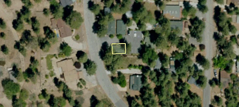 877 Tulip Ln