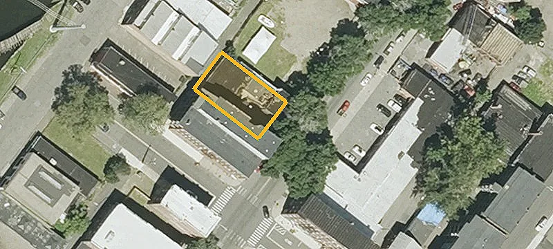 389 Main St