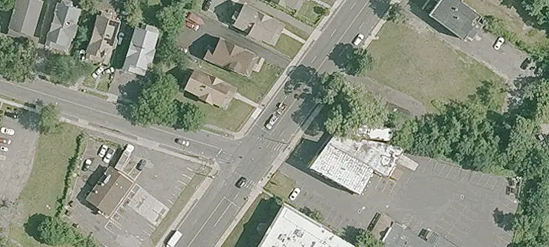 2576 Main St