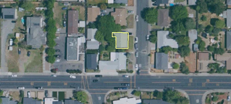 555-557 Powell Ave