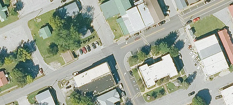 000 Courte St