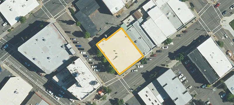 1011 Main St