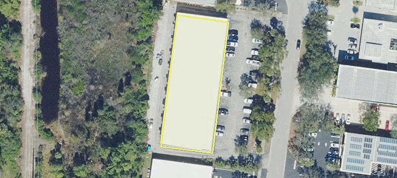 1085 Business Ln