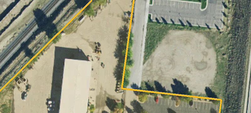 1581 Main St