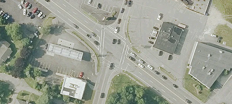 6 & Lees Riv Ave
