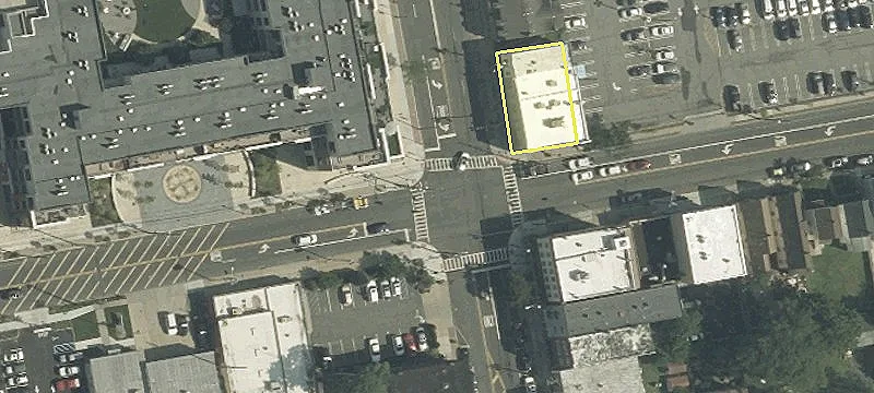 Ave And Ctr St