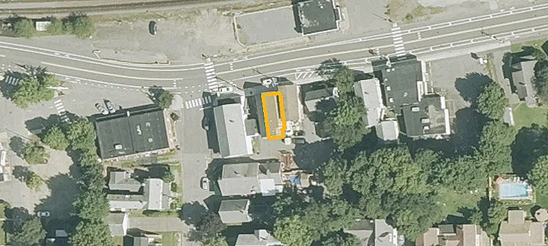 13 Front St
