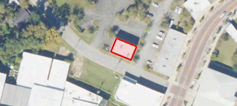 106 Oak St