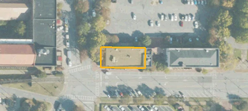 900 Front Ave