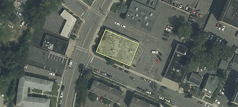 900 Main St