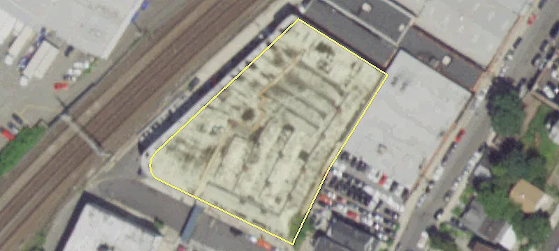 555 242 St