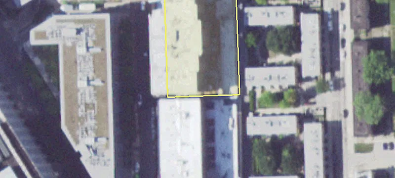 River North Storefront in Luxury Building