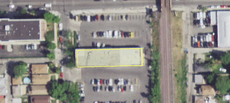 Retail and Warehouse Center For Lease